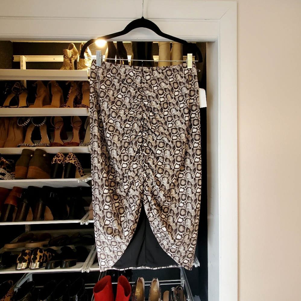 GOOD AMERICAN Snake Print Skirt!